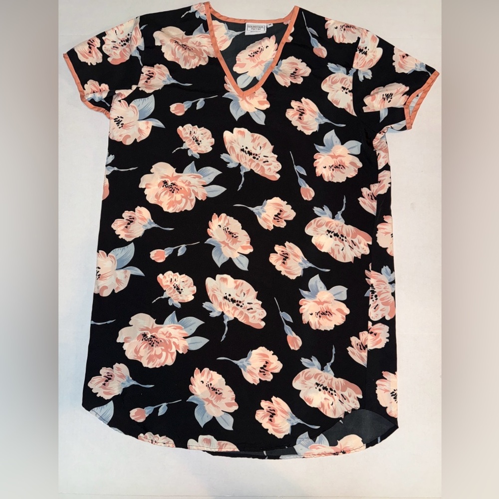Gold Coast Women's Polyester Peach & Black Floral Nightshirt Size Medium